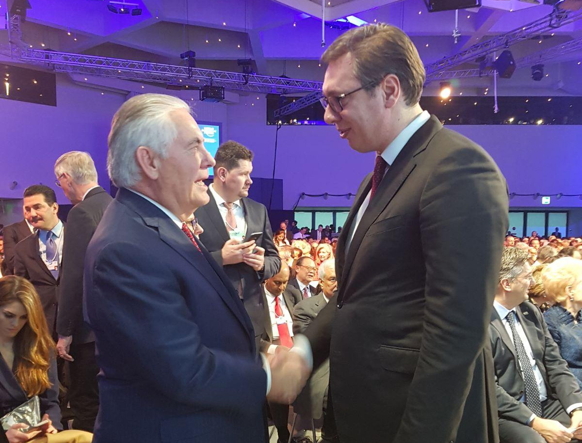 (FOTO) VUČIĆ  SE SREO SA TILERSONOM I KUŠNEROM! Predsednik Srbije nastavlja učešće na forumu u Davosu